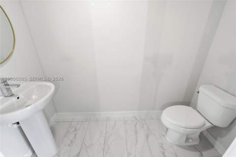 2505 NE 193rd St 4215, Miami FL - photo 10 of 40