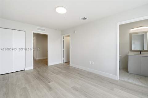 2505 NE 193rd St 4215, Miami FL - photo 24 of 40