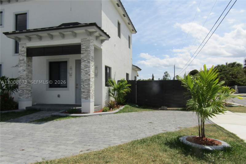 4 bedroom SingleFamilyResidence at 11998 SW 232nd St, Golden Park, Miami — photo 4