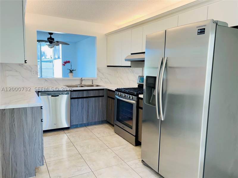 2 bedroom Townhouse at 4530 NW 102nd Ct, Townhomes Of Doral Place, Doral — photo 4