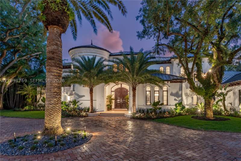 6 bedroom SingleFamilyResidence at 6350 SW 107th St, Helms Country Estates Add, Pinecrest — photo 4