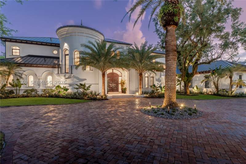 6 bedroom SingleFamilyResidence at 6350 SW 107th St, Helms Country Estates Add, Pinecrest — photo 5