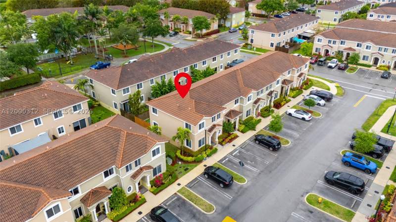 4 bedroom Townhouse at 2440 SE 10th Ct, Towns At Seascape, Homestead — photo 4