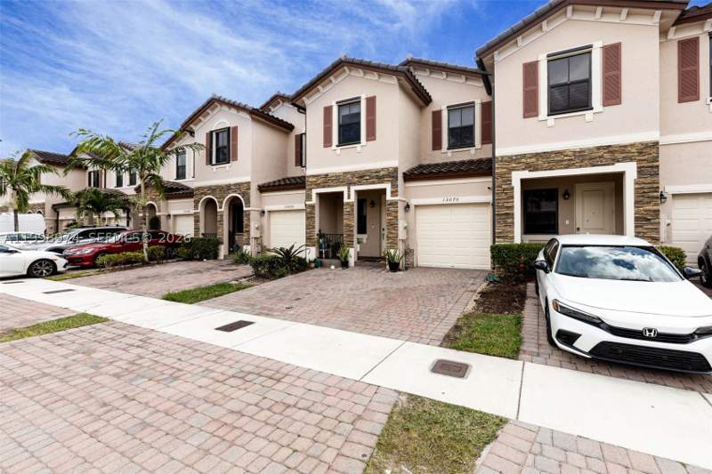 4 bedroom Townhouse at 15070 SW 119th Ln, Garden Estates At The Ham, Miami — photo 2