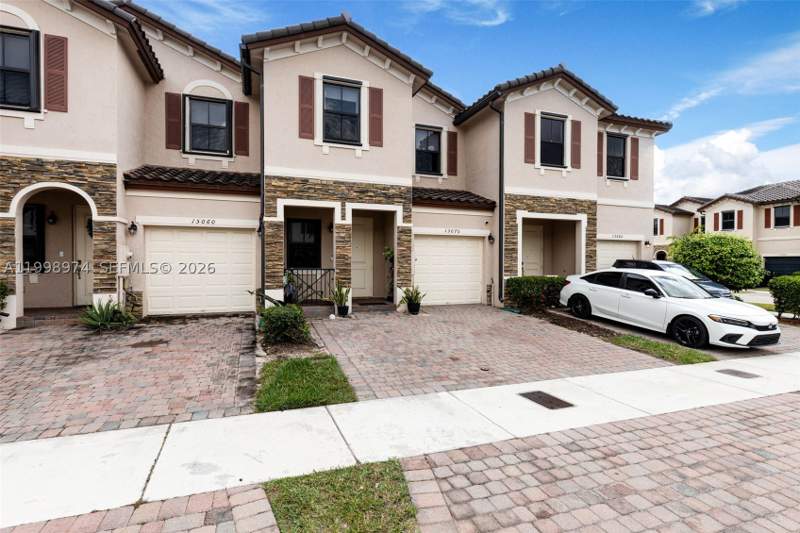 4 bedroom Townhouse at 15070 SW 119th Ln, Garden Estates At The Ham, Miami — photo 3