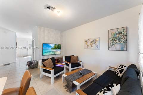 1061 NW 208th Ter, Miami Gardens FL - photo 12 of 20