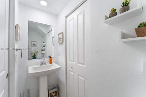 1061 NW 208th Ter, Miami Gardens FL - photo 6 of 20