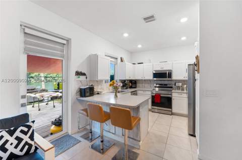 1061 NW 208th Ter, Miami Gardens FL - photo 7 of 20