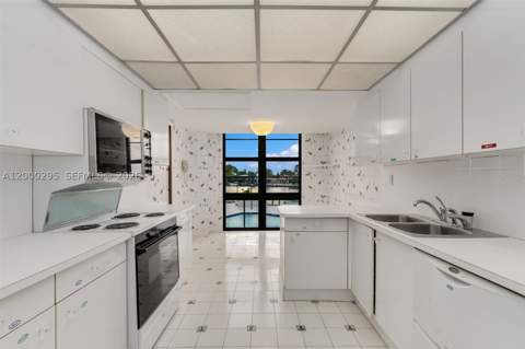 5500 Collins Ave 304, Miami Beach FL - photo 8 of 32