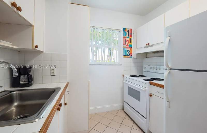 1 bedroom Condominium at 2615 Collins Ave 37, Jasmine Condo, Miami Beach — photo 5