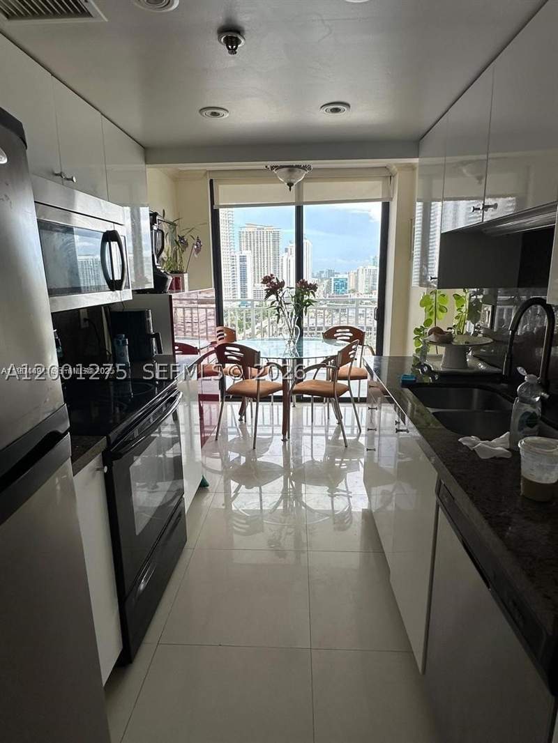2 bedroom Condominium at 210 174th St 2202, Winston Towers 600 Condo, Sunny Isles Beach — photo 5