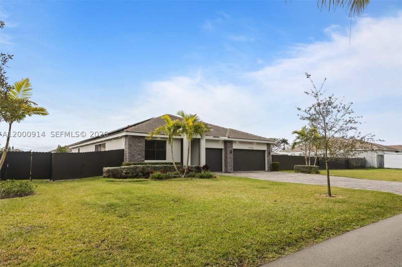 4 bedroom SingleFamilyResidence at 17744 SW 294th St, Krome Grove Estates, Homestead — photo 2