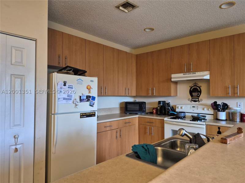 3 bedroom Townhouse at 921 NE 42nd Pl, Marbella Bay, Homestead — photo 4