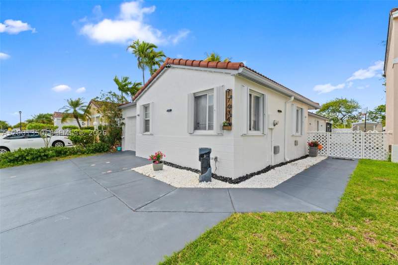 3 bedroom SingleFamilyResidence at 17434 SW 143rd Pl, Weitzer Serena Lakes West, Miami — photo 4