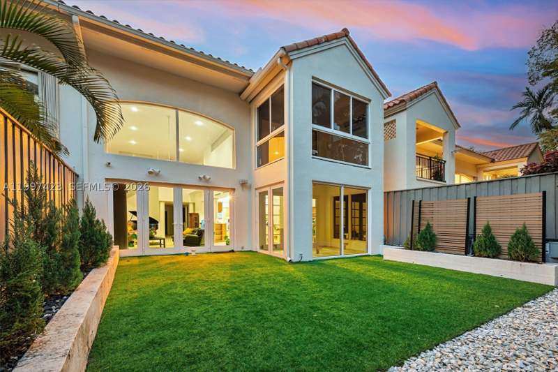 4 bedroom Townhouse at 6720 SW 88th Ter, Swan Lake, Pinecrest — photo 2