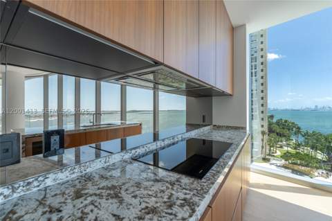 175 SE 25 Rd 501, Miami FL - photo 19 of 68