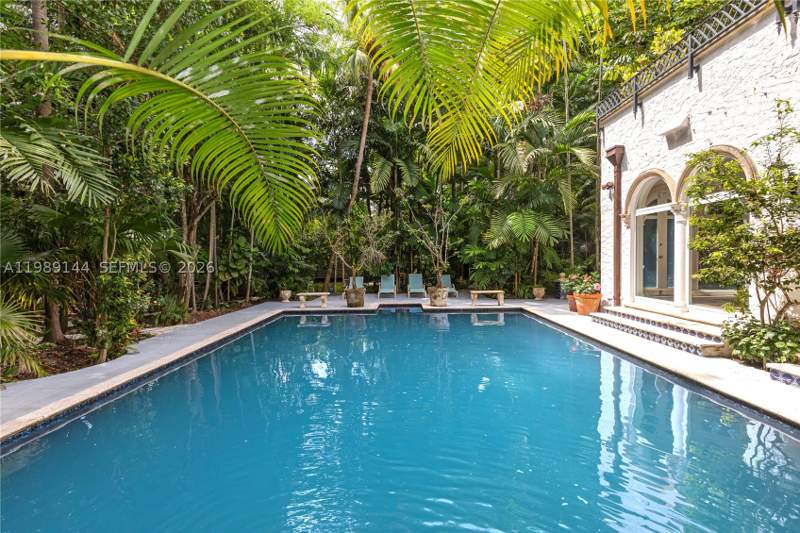 3 bedroom SingleFamilyResidence at 3685 Royal Palm Ave, Coconut Grove Pk 2nd Amd, Miami — photo 5