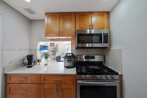 1305 W 53rd St 429, Hialeah FL - photo 11 of 35