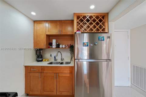 1305 W 53rd St 429, Hialeah FL - photo 12 of 35