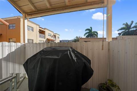 1305 W 53rd St 429, Hialeah FL - photo 19 of 35