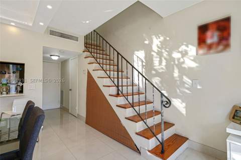 1305 W 53rd St 429, Hialeah FL - photo 7 of 35