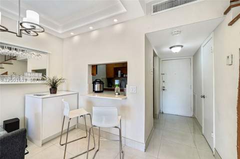 1305 W 53rd St 429, Hialeah FL - photo 9 of 35