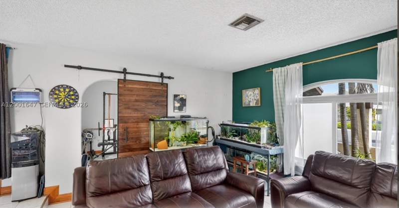 3 bedroom SingleFamilyResidence at 7010 SW 103rd Pl, Pueblo Del Sol Sec 1, Miami — photo 4