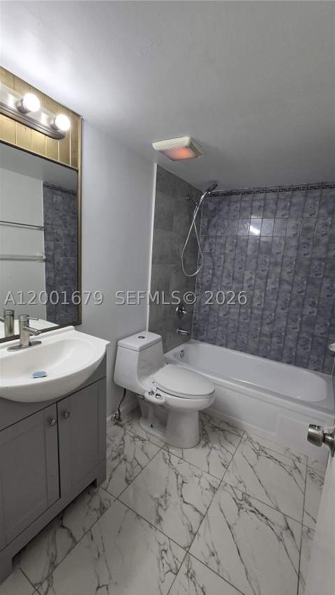 2605 W 67th Pl 23-10, Hialeah FL - photo 10 of 13