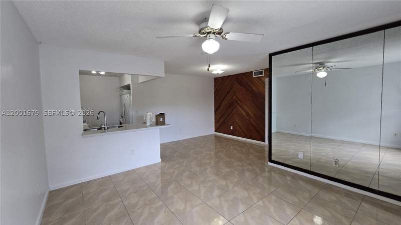 2 bedroom Condominium at 2605 W 67th Pl 23-10, Lago Grande One Condo, Hialeah — photo 2