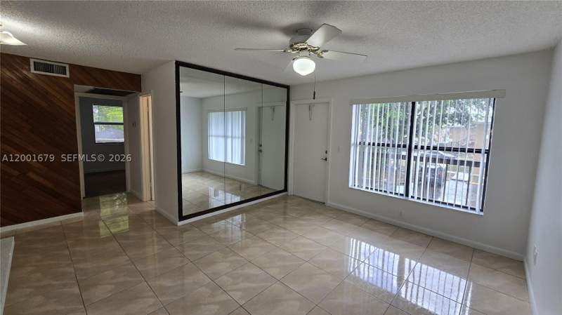 2 bedroom Condominium at 2605 W 67th Pl 23-10, Lago Grande One Condo, Hialeah — photo 4