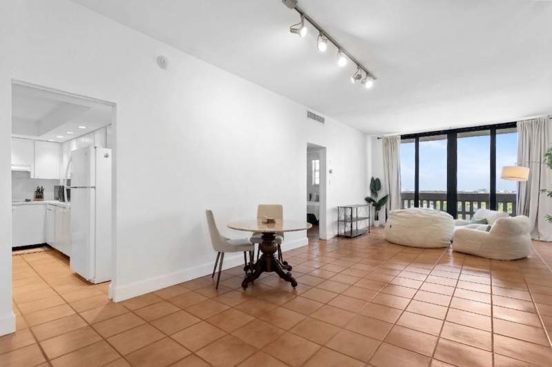 1 bedroom Condominium at 90 Edgewater Drive Ph23, Gables Waterway Towers Con, Coral Gables — photo 3