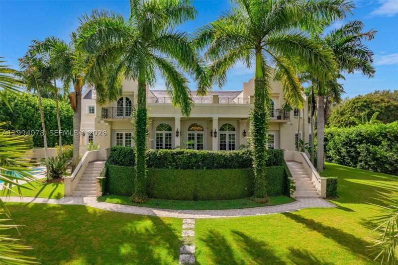 6 bedroom SingleFamilyResidence at 585 Arvida Pkwy, Gables Estates No 3, Coral Gables — photo 2
