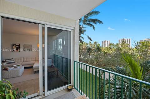 20000 E Country Club Dr 314, Aventura FL - photo 23 of 35