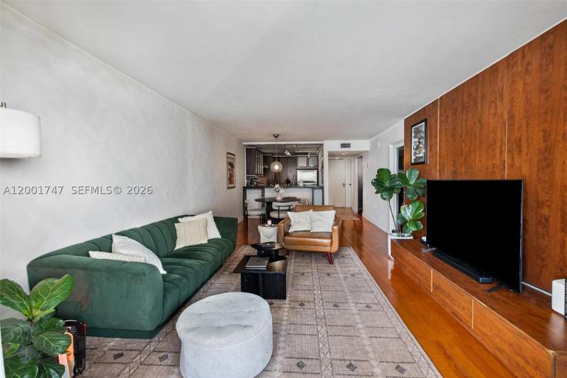 1 bedroom Condominium at 555 NE 15th St 26F, Venetia Condo, Miami — photo 2