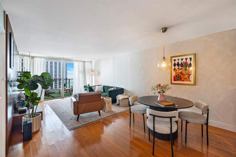 1 bedroom Condominium at 555 NE 15th St 26F, Venetia Condo, Miami — photo 3