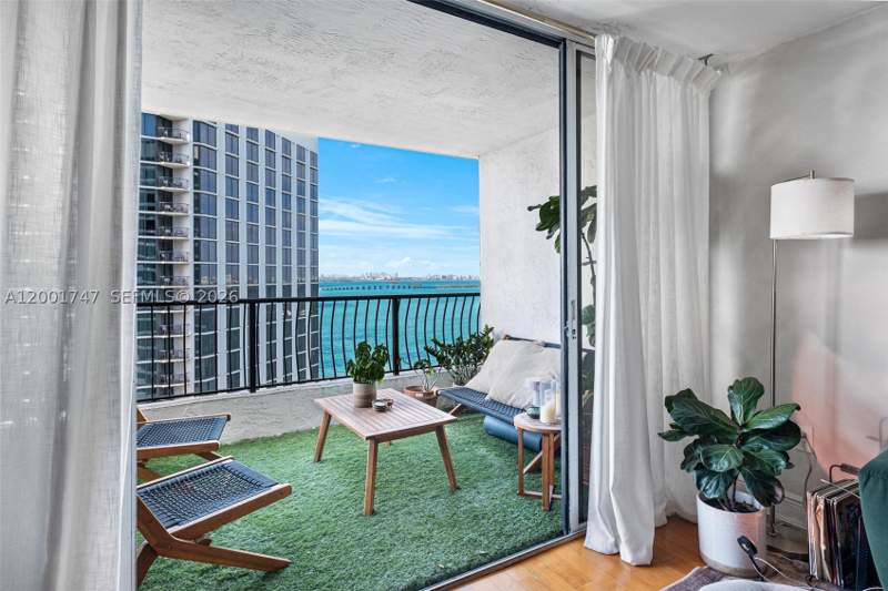 1 bedroom Condominium at 555 NE 15th St 26F, Venetia Condo, Miami — photo 5