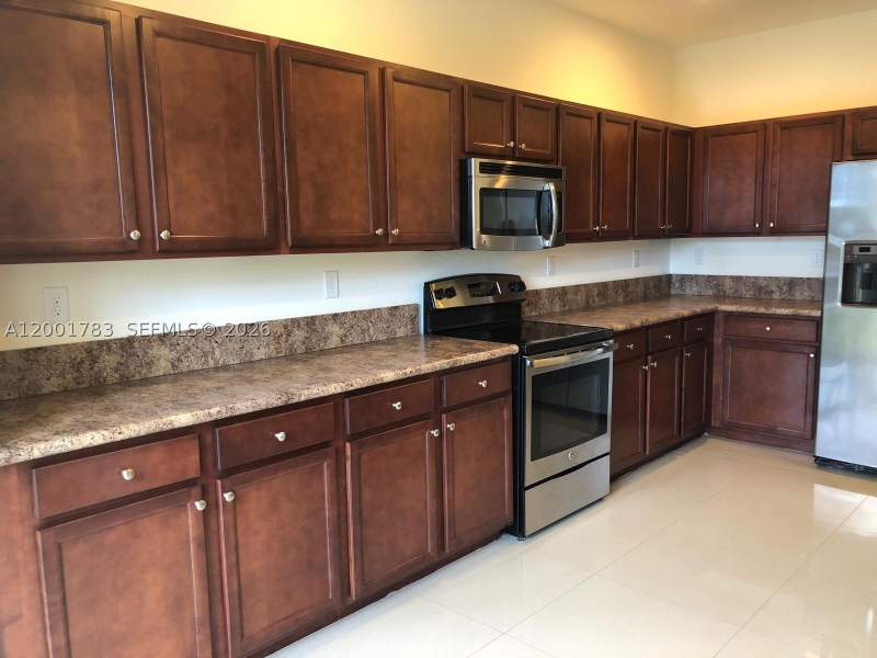 4 bedroom SingleFamilyResidence at 15400 SW 176th Ln, Venetian Parc West, Miami — photo 5