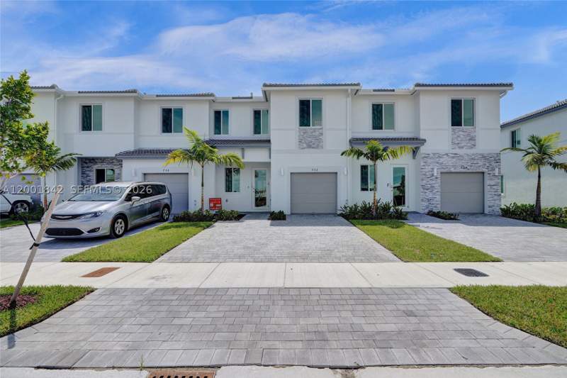 3 bedroom Townhouse at 732 SE 13th Court 732, Terra Sol, Homestead — photo 2