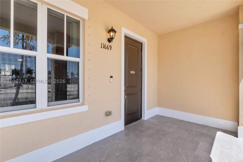 5 bedroom SingleFamilyResidence at 11669 SW 247th St, Summerville Sub, Homestead — photo 4