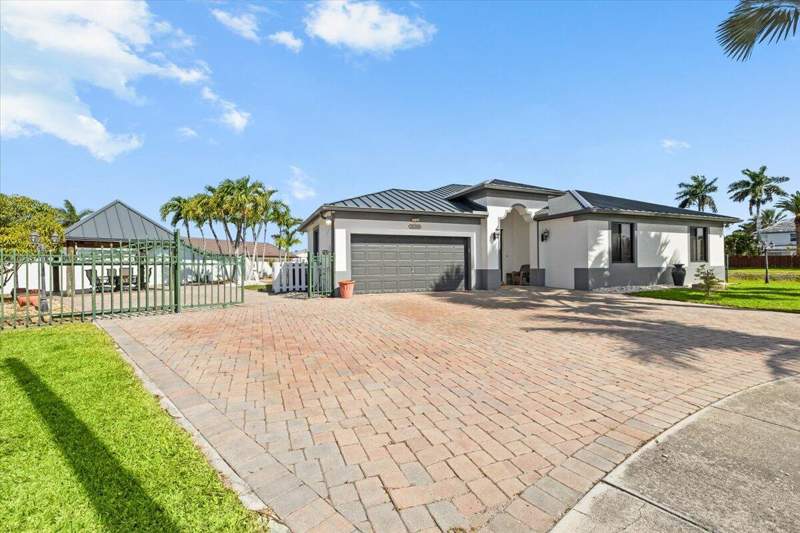 4 bedroom SingleFamilyResidence at 20300 SW 129th Place, Black Creek Homes, Miami — photo 2