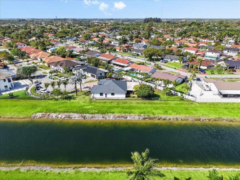 4 bedroom SingleFamilyResidence at 20300 SW 129th Place, Black Creek Homes, Miami — photo 3