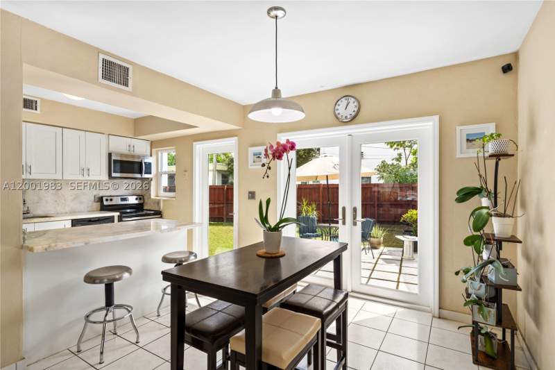 2 bedroom SingleFamilyResidence at 2010 Calais Dr, Isle Of Normandy Miami Vi, Miami Beach — photo 3