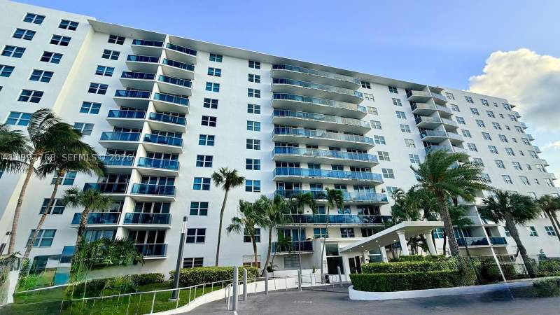 1 bedroom Condominium at 7501 E Treasure Dr 8B, Treasures On The Bay II C, North Bay Village — photo 5