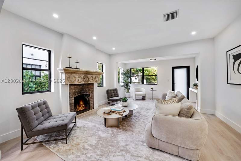 3 bedroom SingleFamilyResidence at 1230 Pizarro St, Coral Gables Granada Sec, Coral Gables — photo 4