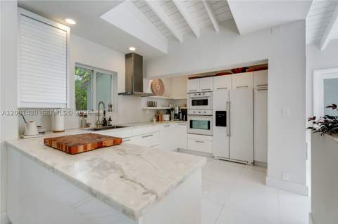 7501 W Adventure Ave, North Bay Village FL - photo 15 of 46