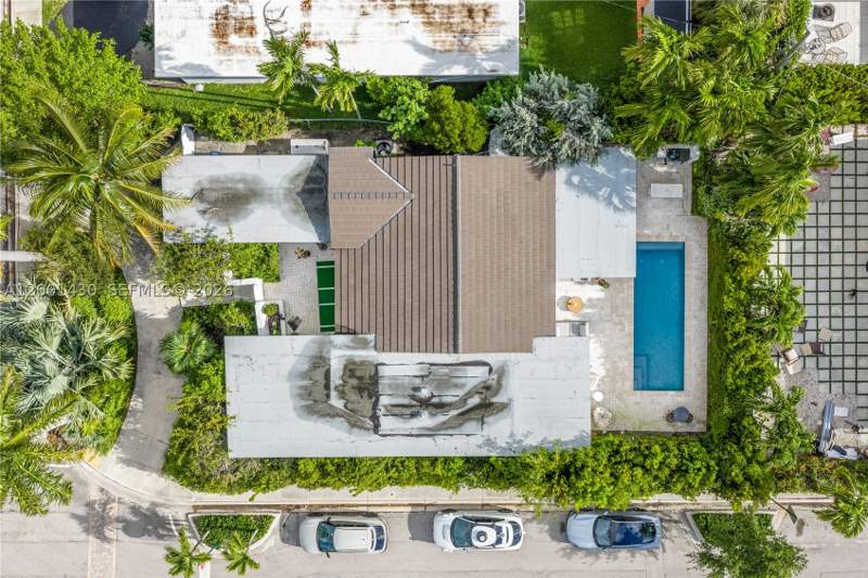 4 bedroom SingleFamilyResidence at 7501 W Adventure Ave, Treasure Plaza, North Bay Village — photo 2