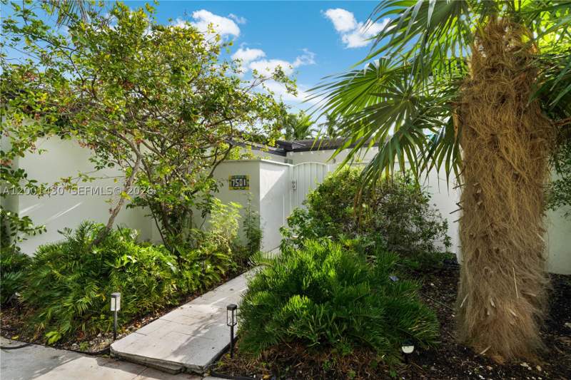 4 bedroom SingleFamilyResidence at 7501 W Adventure Ave, Treasure Plaza, North Bay Village — photo 4