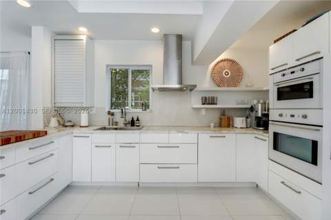 7501 W Adventure Ave, North Bay Village FL - photo 9 of 46
