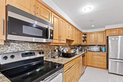 17600 N Bay Rd N701, Sunny Isles Beach FL - photo 12 of 32