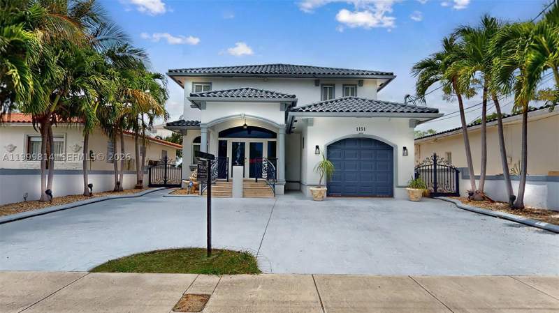 5 bedroom SingleFamilyResidence at 1131 Stillwater Dr, Biscayne Beach-2Nd Addn, Miami Beach — photo 2